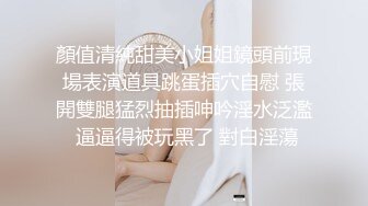 《居家摄像头破解》眼镜大叔沙发上各种姿势操极品身材的美女老婆