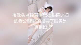 [MP4/ 669M]&nbsp;&nbsp;开档黑丝大奶子风骚人妻伺候蒙面大哥激情啪啪啪，多体位爆草抽插，床边交深喉玩弄大骚奶子