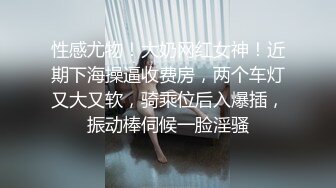 专注人前露出与路人同框美腿女神GI9ZA视图集，公园超市广场哪人多往哪去和老登一起锻炼 (4)